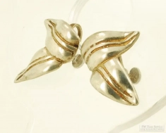 Vintage Mexican silver leaf-design screw-back earrings with deep double lines